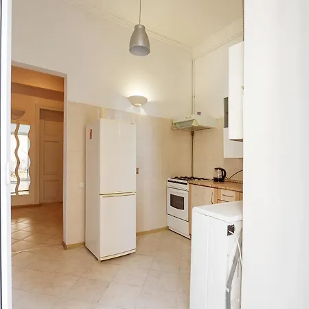 Apartment біля площі ринок