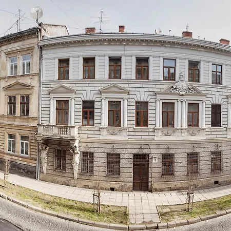 біля площі ринок