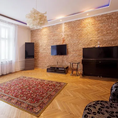 біля площі ринок Апартаменти