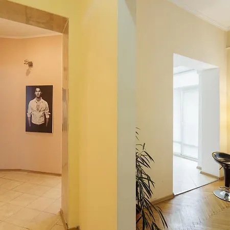 біля площі ринок Apartman *