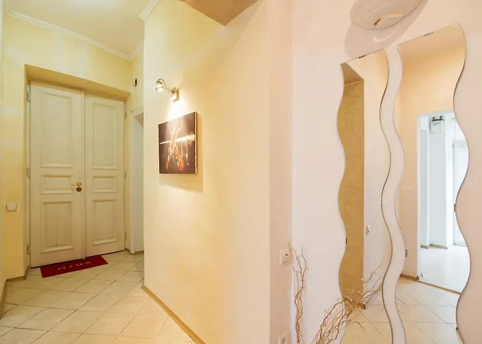 біля площі ринок Λβιβ